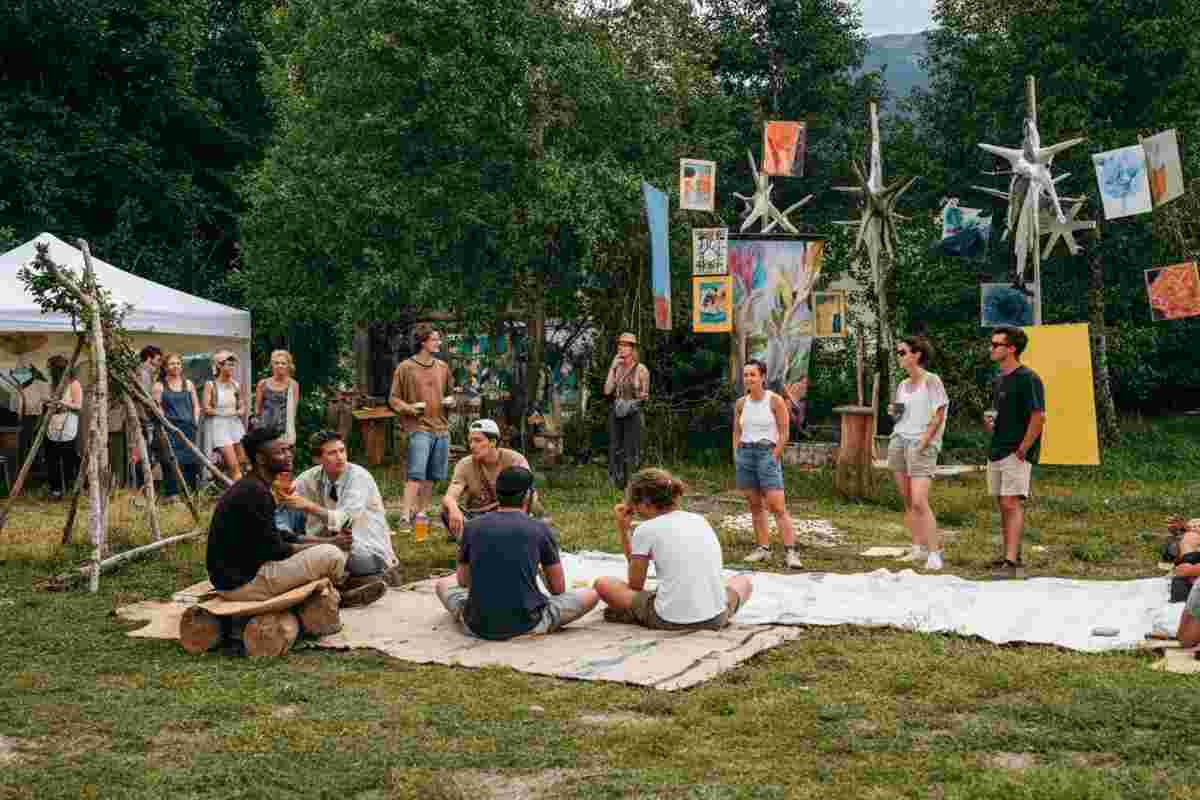 Educazione: il pericolo dei corpi in mostra per i giovani