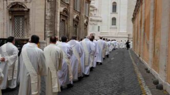 Il Giubileo dei diaconi rappresenta un momento per riflettere sull'importanza del ministero diaconale nella Chiesa cattolica e nella società.