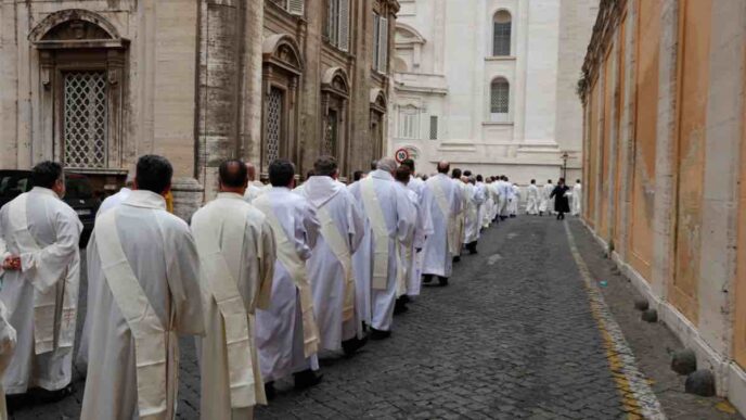 Il Giubileo dei diaconi rappresenta un momento per riflettere sull'importanza del ministero diaconale nella Chiesa cattolica e nella società.