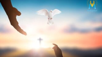 In un'epoca di ansia, la Speranza Cristiana guida verso l'unione con Dio, invitando i cattolici a riflettere su questa virtù essenziale
