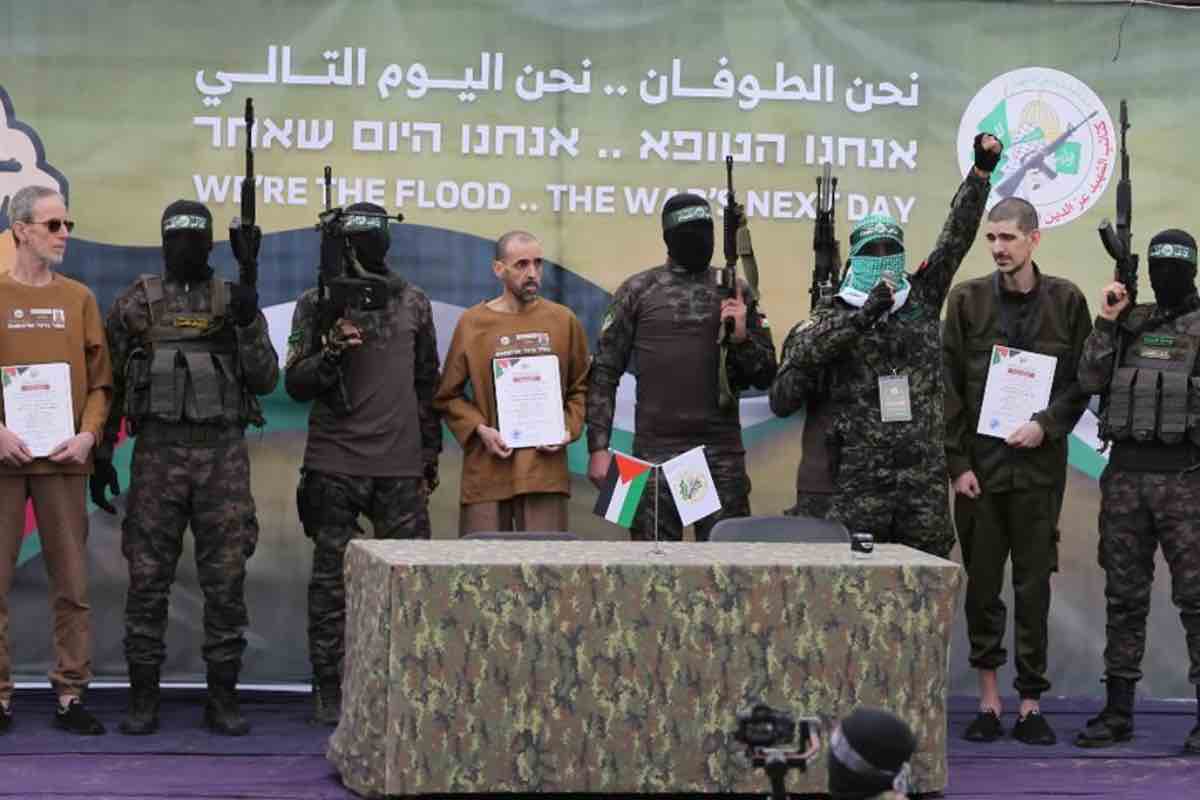 Hamas ha rilasciato i prigionieri, mentre il premier israeliano Netanyahu ringrazia le forze per il successo dell'operazione.