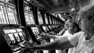 Il gioco d’azzardo rappresenta una delle sfide sociali più insidiose per l'Italia, con una spesa annuale che sfiora i 85 miliardi di euro.