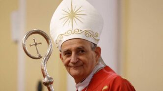 Questa sera, il cardinale Matteo Maria Zuppi, attuale arcivescovo di Bologna, guiderà una significativa veglia di preghiera per la pace.