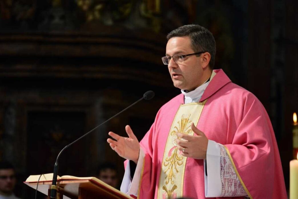 Domenica Laetare: perché i paramenti rosa: le analogie con la terza di Avvento