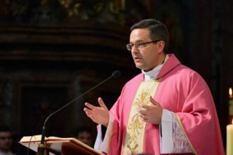 Domenica Laetare: perché i paramenti rosa: le analogie con la terza di Avvento