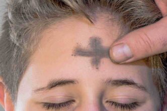 Il Mercoledì delle Ceneri segna l'inizio della Quaresima, un periodo di quaranta giorni dedicato alla conversione, alla penitenza e alla preparazione alla Pasqua.