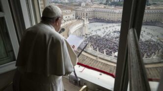 Papa Francesco all'Angelus: l'invito alla riconciliazione per la pace nella famiglia umana