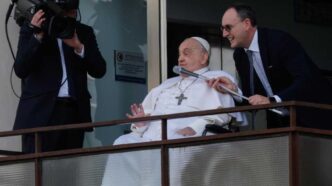Papa Francesco riabbraccia così i fedeli di tutto il mondo: "Grazie a Tutti"