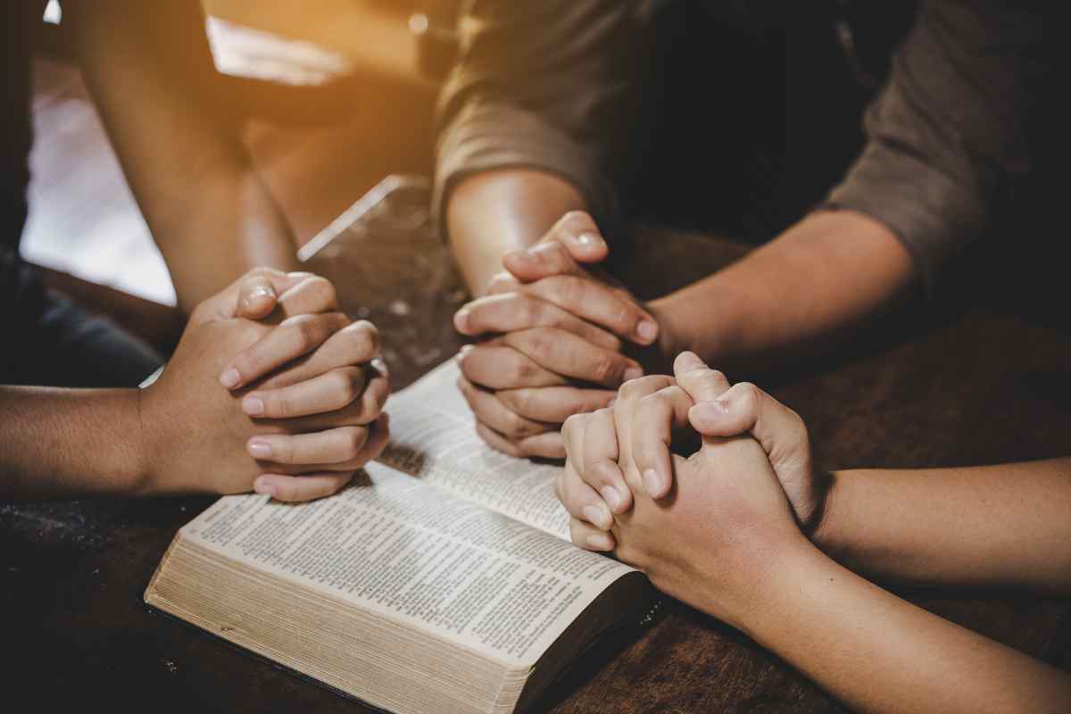 Guarigione e Fede: l'importanza della preghiera di intercessione