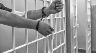“Noi fuori – la voce dei detenuti di Rebibbia”, raccoglie le esperienze e le emozioni di chi vive all'interno delle mura del carcere romano di Rebibbia