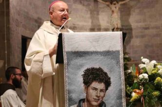 Mons. Sorrentino mette in guardia sul viaggio della reliquia di Carlo Acutis: il rischio da non correre