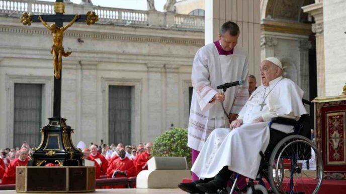 Papa Francesco parla del Cireneo: tendiamo la mano a chi non ce la fa più