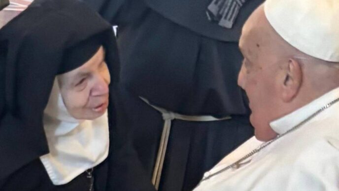 Chi è Suor Francesca la suora che ha parlato con Papa Francesco