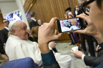 Tecnologia e fede: dignità e divisione nelle relazioni umane