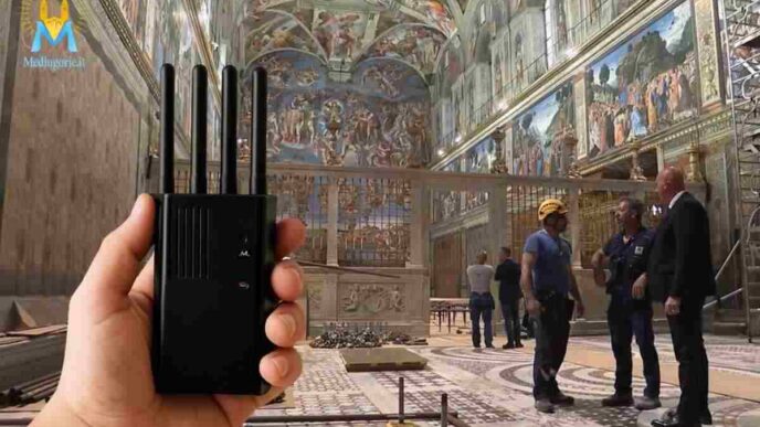 Conclave: la cappella Sistina diventa un bunker inaccessibile ma non entrano solo i cardinali