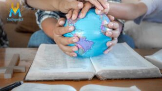 In Italia, solo il 73% continua a definirsi cristiano, segnalando una crescente disaffiliazione religiosa.