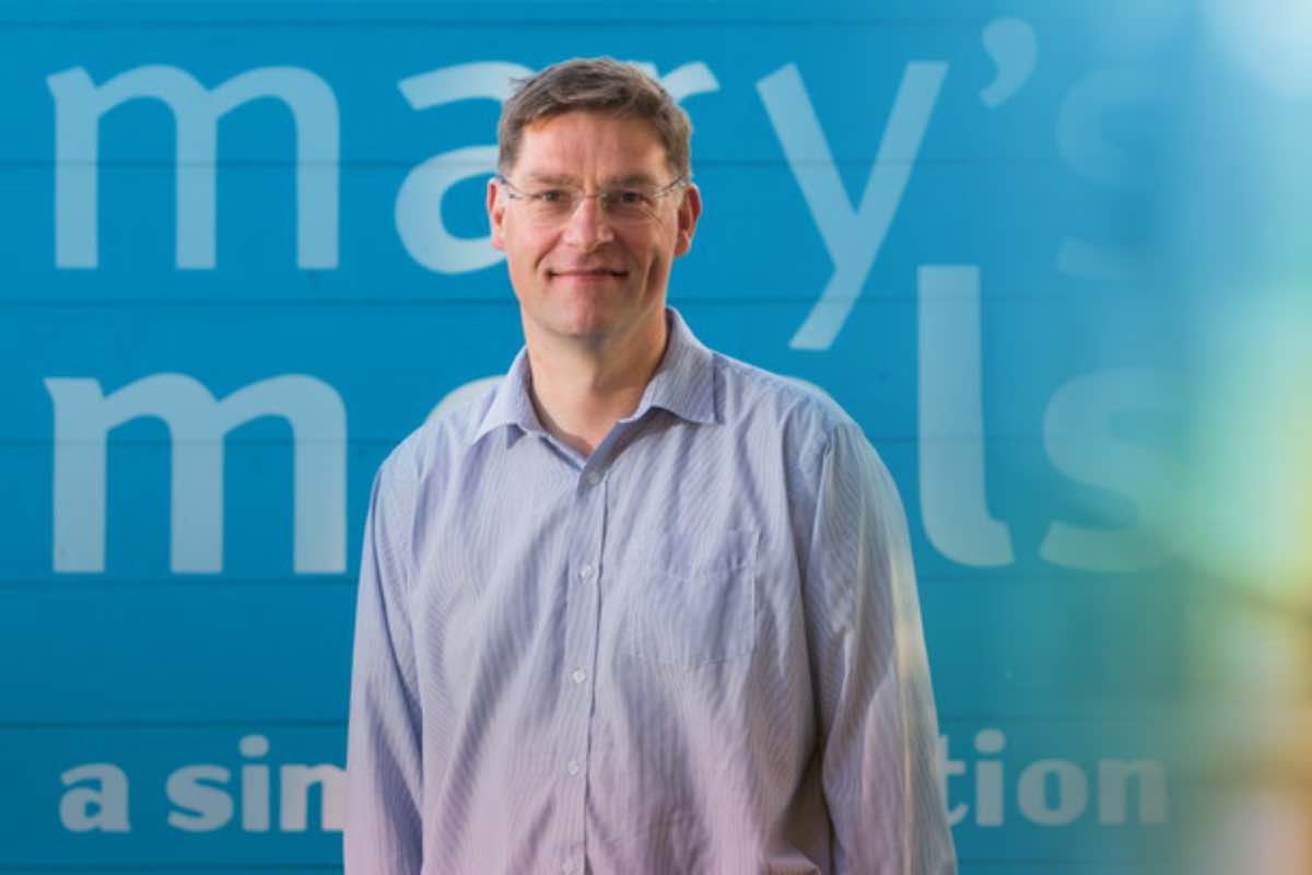 “Ogni gesto in favore di Mary’s Meals ha un impatto reale e trasformante sulla vita dei bambini che vivono in condizioni di estrema povertà”, afferma con convinzione.