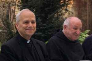 Il priore Giuseppe Pagano esprime entusiasmo per l'amicizia con il nuovo pontefice e sottolinea le sue qualità: umiltà, equilibrio e passione per sport. Celebrazioni in arrivo.