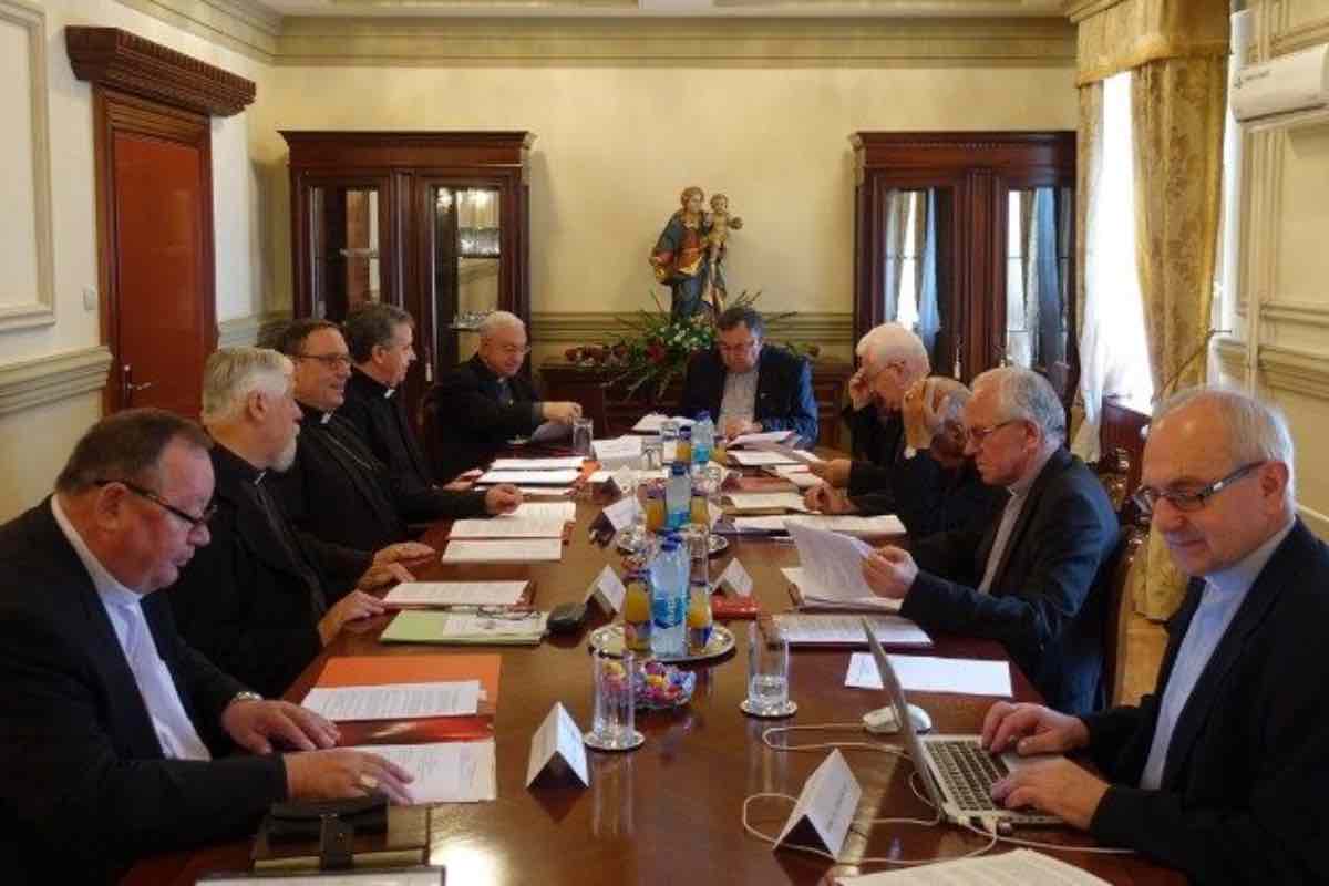 La Conferenza episcopale della Bosnia ed Erzegovina ha annunciato una preghiera che verrà recitata in tutte le diocesi della Bosnia ed Erzegovina dall'inizio del conclave fino all'elezione del papa.