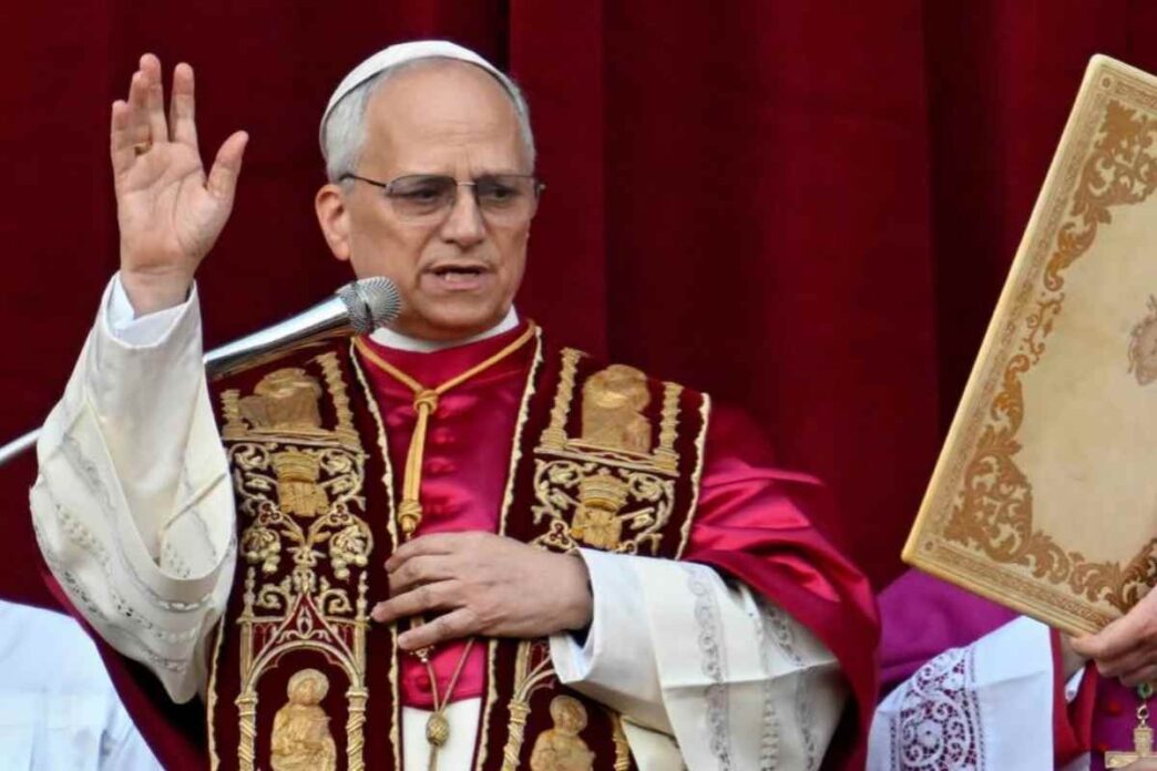 papa leone che benedice