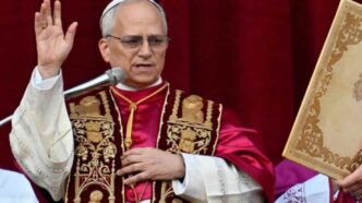 papa leone che benedice