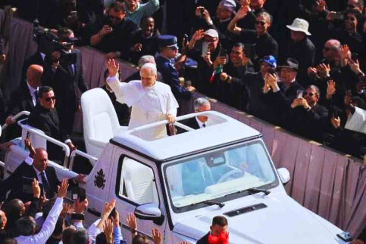 papa Leone XIV e la sua innovativa papamobile