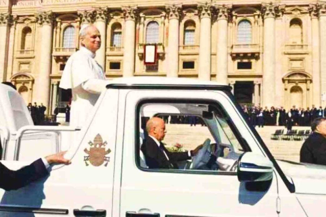 Leone XiV e la sua papamobile