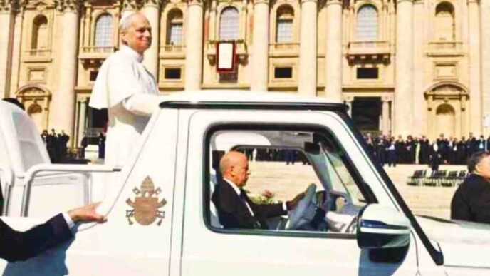 Leone XiV e la sua papamobile