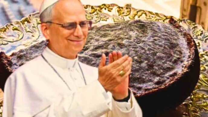 la torta della feliictà per papa Leone