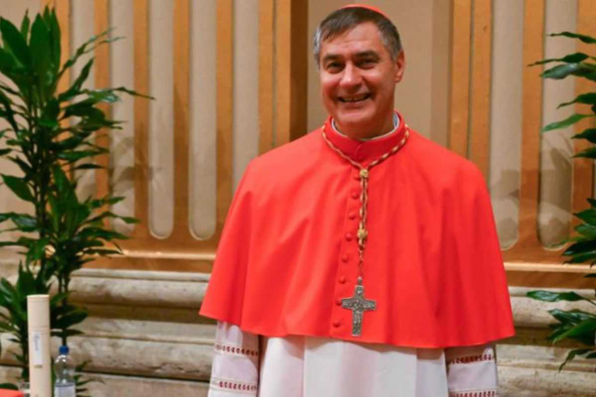 Il cardinale Roberto Repole, nato a Torino nel 1967, è stato nominato arcivescovo metropolita di Torino e vescovo di Susa nel 2022 da papa Francesco, che lo ha elevato al cardinalato nel dicembre 2024