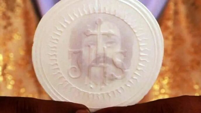 Questo evento, considerato il primo miracolo eucaristico del paese, ha portato gioia e celebrazione tra i fedeli, attirando l’attenzione del mondo intero e richiamando l’importanza della presenza reale di Cristo nell’Eucaristia, un principio cardine della fede cattolica.