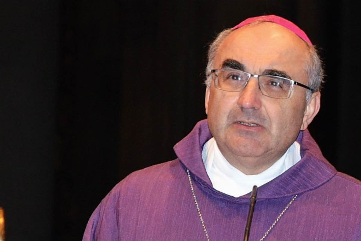 “La nostra più profonda solidarietà va agli studenti, al personale docente e alle famiglie. Li accompagniamo con le nostre preghiere e ci impegniamo a sostenere tutti coloro che sono stati colpiti, ringraziando nel contempo quanti si stanno prodigando per offrire aiuto.”