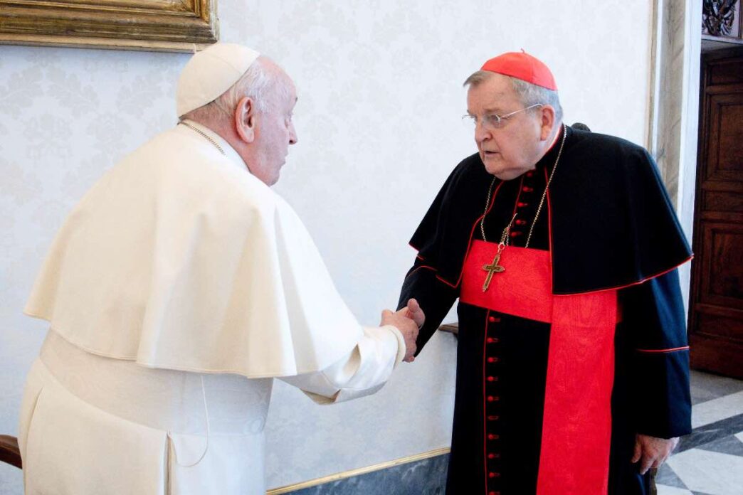 “È mia speranza”, ha detto Burke, “che [Leone] prosegua nel percorso tracciato da Papa Benedetto XVI, che aveva legiferato con tanta saggezza e carità per il bene della Chiesa”.