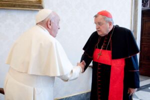 “È mia speranza”, ha detto Burke, “che [Leone] prosegua nel percorso tracciato da Papa Benedetto XVI, che aveva legiferato con tanta saggezza e carità per il bene della Chiesa”.