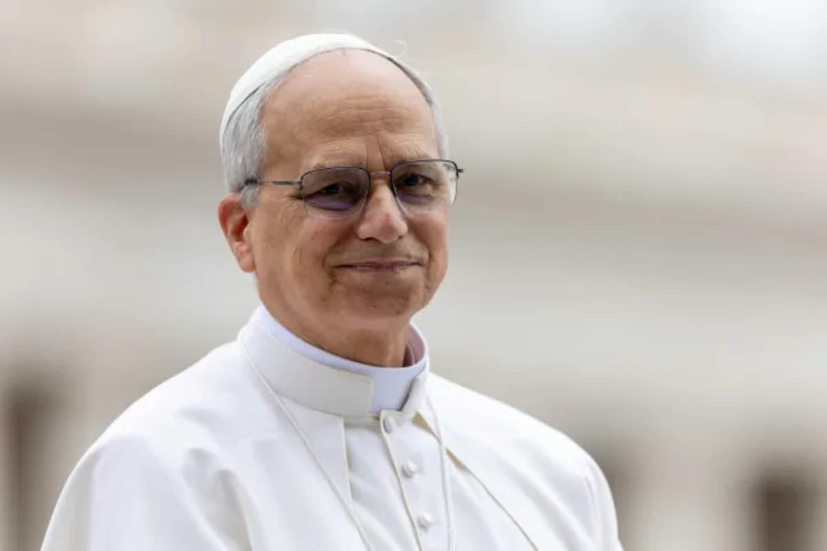 Il Pontefice ha anche citato esempi di famiglie che incarnano questi valori, come Louis e Zélie Martin, i genitori di Santa Teresa di Gesù Bambino, e i Beati Luigi e Maria Beltrame Quattrocchi, la cui vita familiare è stata un faro di speranza