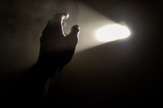 Anime del Purgatorio: come aiutarle ad andare in Paradiso, secondo santi e mistici
