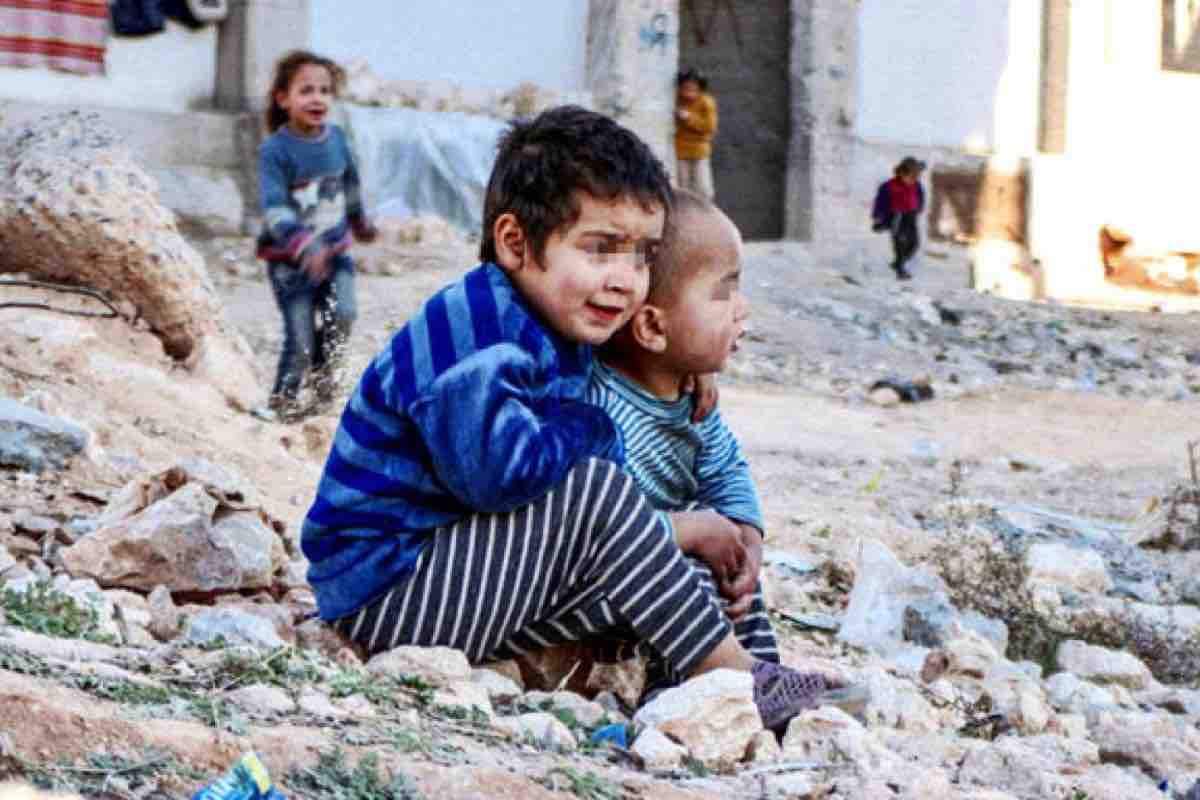 chi ha perso la vita, chi ha perso una casa, chi ha perso la fede nella giustizia. Eppure, l’ingranaggio si ripete.