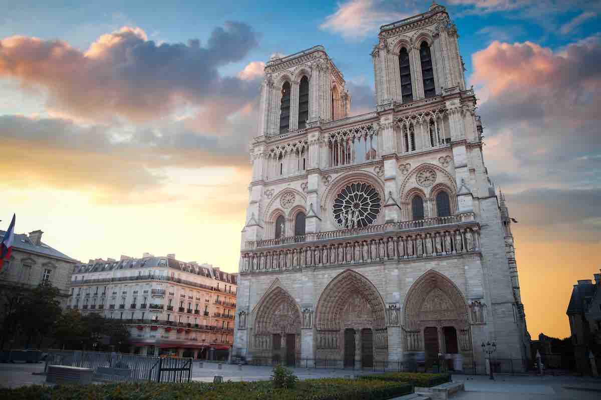Questi numeri indicano che la cattedrale potrebbe superare entro fine anno i 8,7 milioni di visitatori, record detenuto dal Louvre nel 2024.