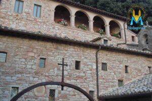 eremo fu fondato da San Francesco d’Assisi agli inizi del XIII secolo come luogo appartato per la meditazione e la preghiera, lontano dal trambusto cittadino