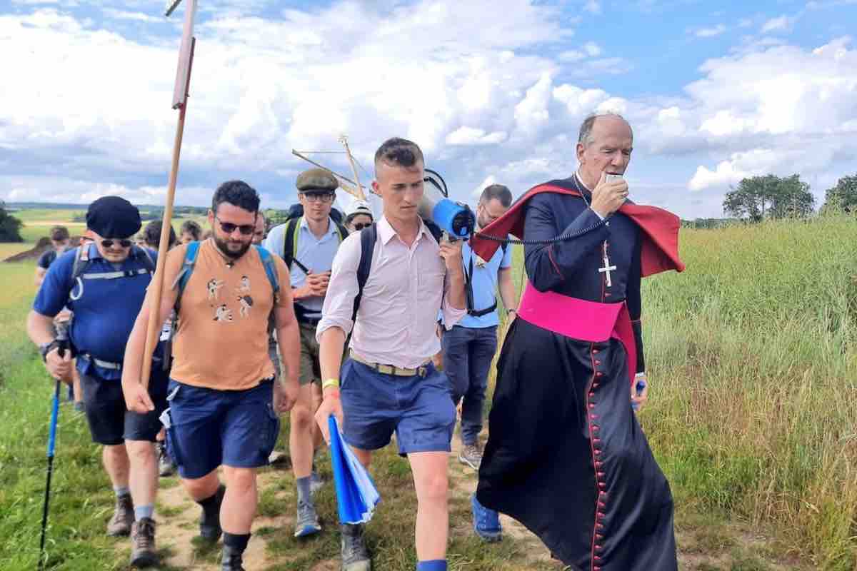 essere pellegrini significa mettersi in cammino con Cristo