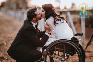 Dio non è distante, cammina accanto a noi, anche quando noi non possiamo più farlo.