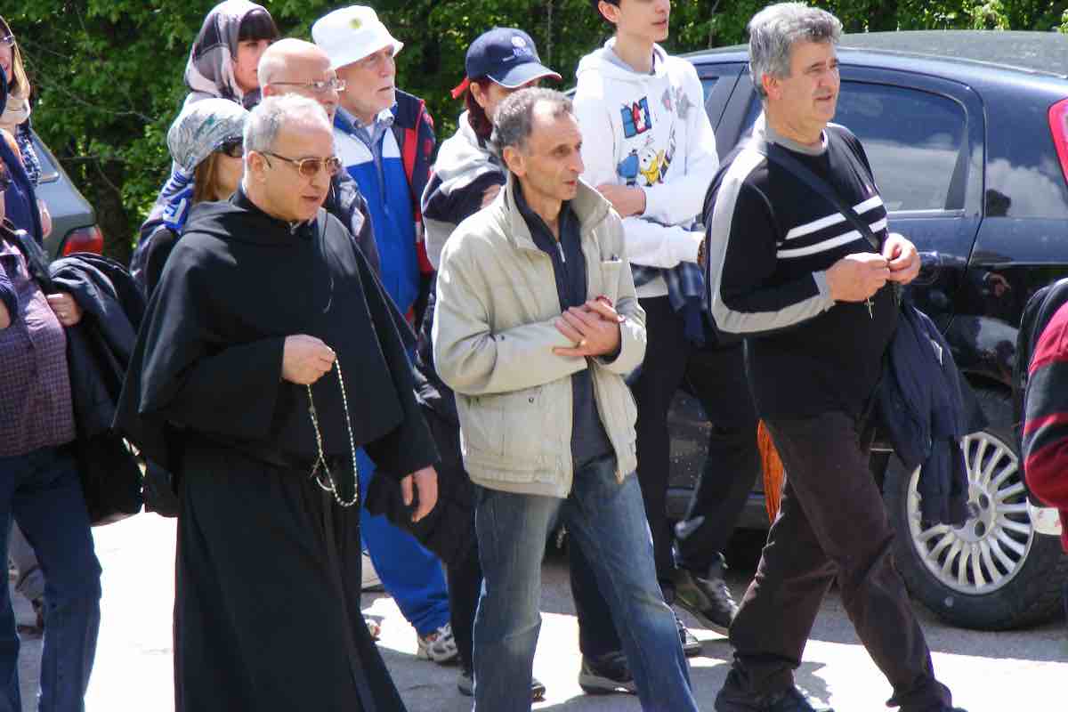 Michelino racconta che la Vergine Maria, nelle sue visioni, appare come una donna giovane, con il volto segnato da lacrime di commozione, invitando i fedeli a una vita di santità e di amore verso Dio e il prossimo.