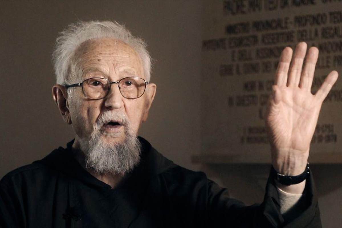 L’incontro con padre Cipriano De Meo, esorcista legato a Padre Pio, fu decisivo. L’esperienza fu drammatica