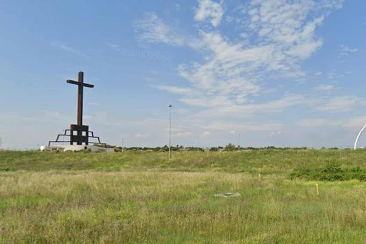 alcuni pellegrini americani chiedono di celebrare la Messa proprio in periferia, lungo il cammino verso Tor Vergata