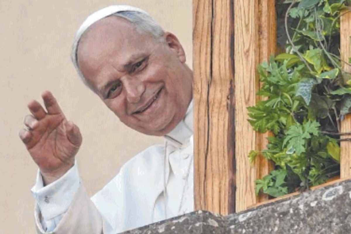 papa leone affacciato