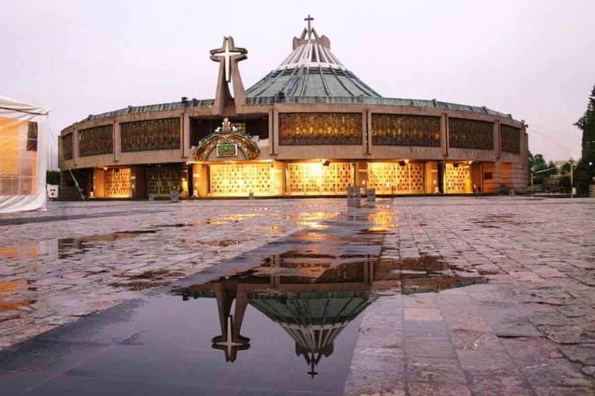 Il santuario della Madonna di Guadalupe, costruito sul luogo delle apparizioni, è oggi uno dei luoghi di culto più frequentati al mondo, meta di milioni di pellegrini ogni anno.