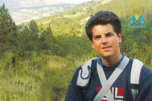 L’intronizzazione della sua statua non è soltanto un atto simbolico, ma un invito a guardare alla sua vita come testimonianza di fede semplice e autentica.