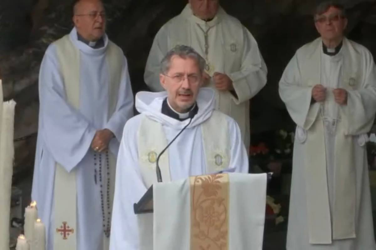 Non c’è nulla di male nel ritrovarsi in famiglia o con gli amici — la gioia è parte della festa — ma è facile smarrire il cuore della celebrazione.