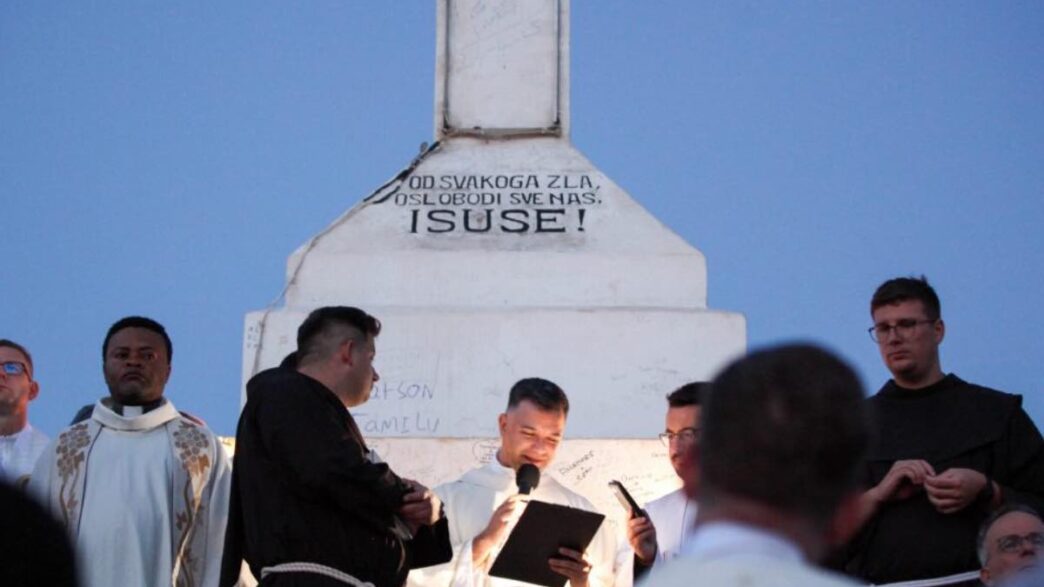 Fra Zvonimir Pavičić ha richiamato tutti al significato della croce: non peso da fuggire, ma segno di vittoria e speranza