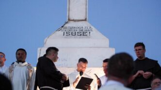 Fra Zvonimir Pavičić ha richiamato tutti al significato della croce: non peso da fuggire, ma segno di vittoria e speranza